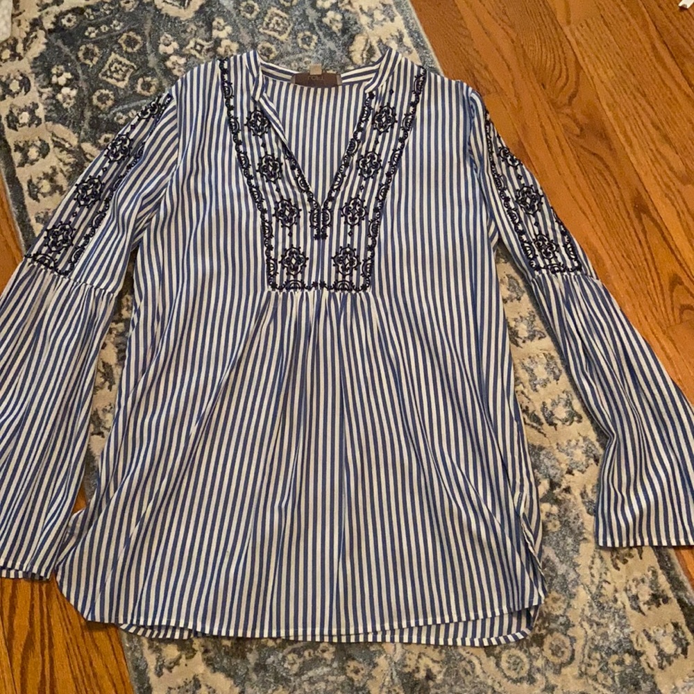 Bell sleeve tunic with embroidery. WORN TWICE